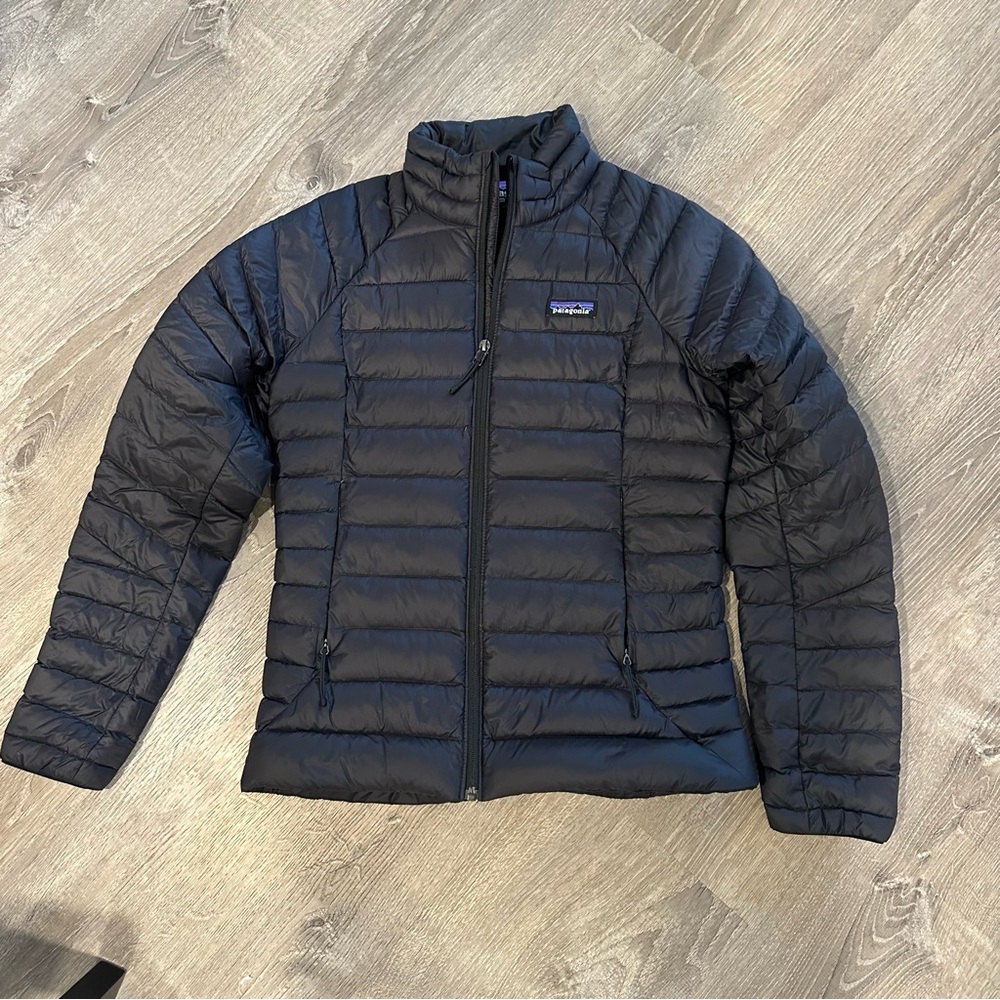 Patagonia black down winter jacket women’s size extra small